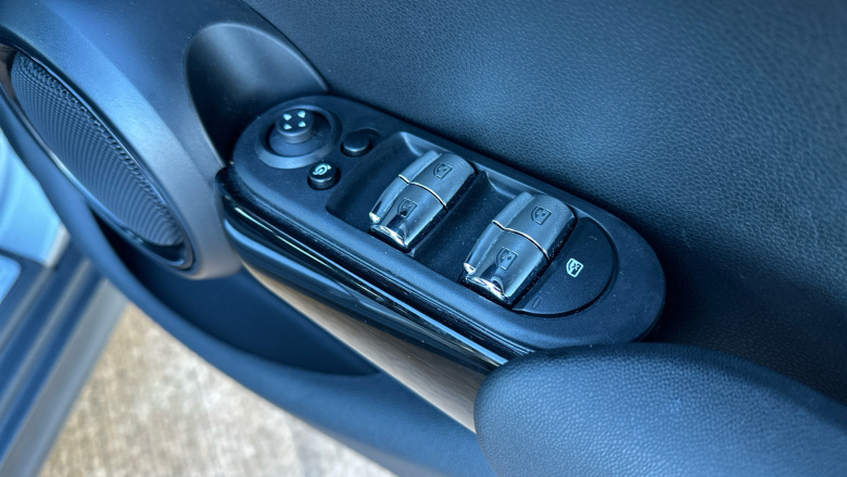 MINI Hatchback 1.5 Cooper Classic 5dr Petrol Hatchback